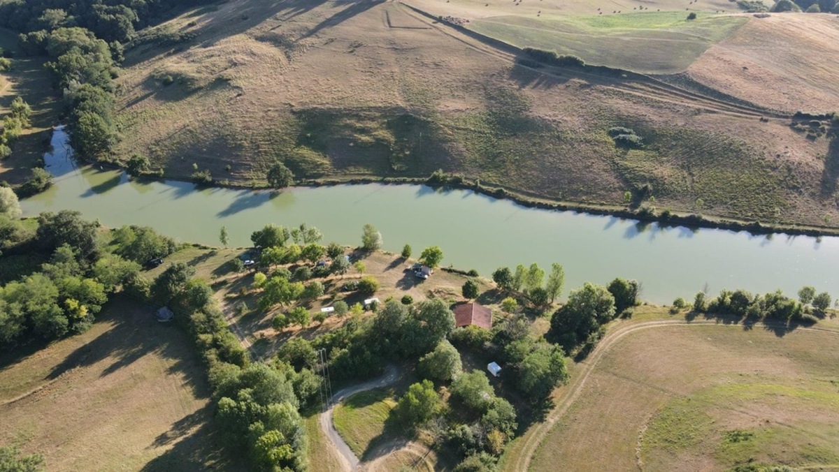 Vue drone du lac de la Laure